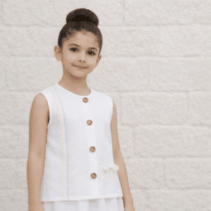 alt="Niña con blusa Campera para ella de Kannela