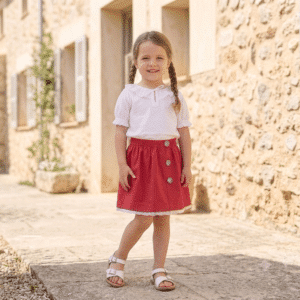 alt="Niña sonriendo con falda Ethnic de Kannela"